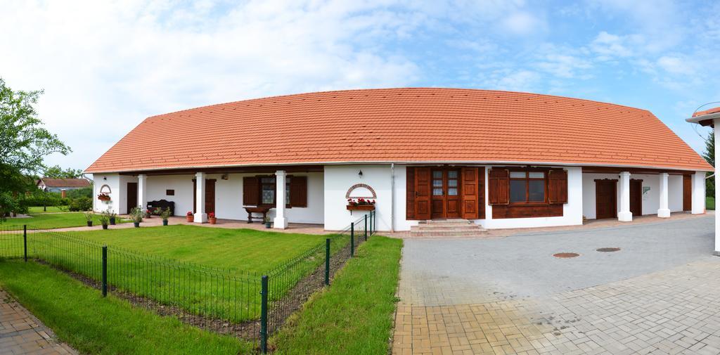 Falusi Patika - Tisza-To Vendeghaz Tiszaszolos Exterior photo